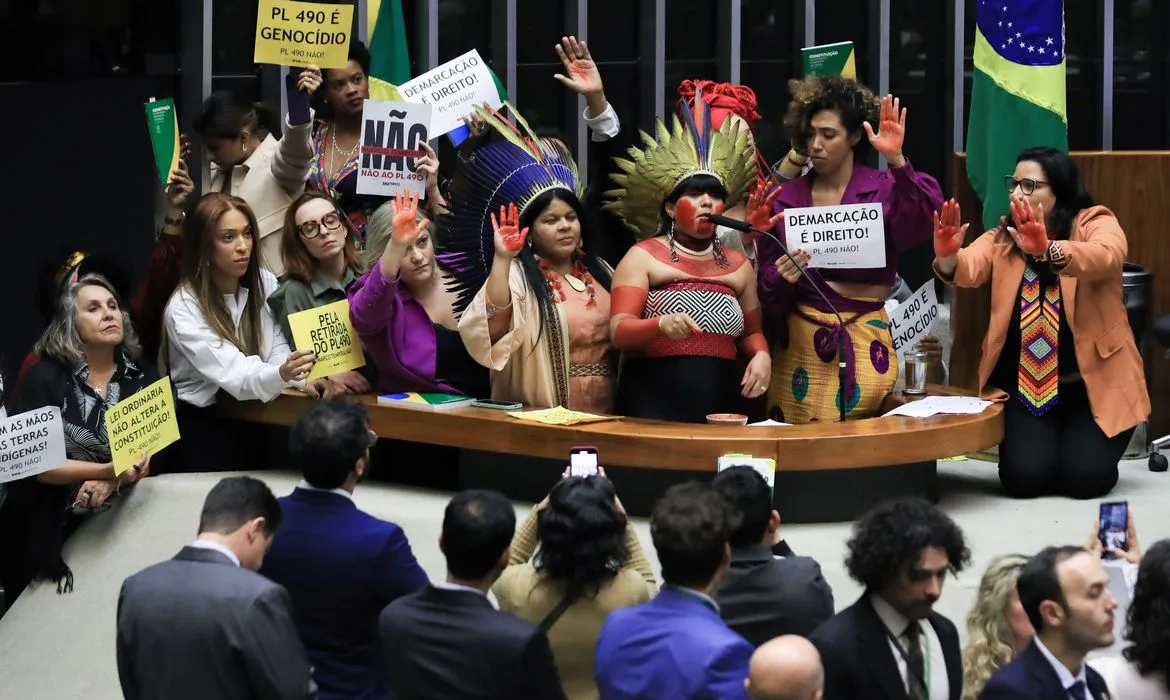 Imagem ilustrativa da imagem Ministério dos Povos Indígenas diz que marco temporal é "genocídio"
