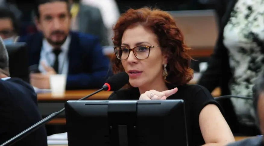 Carla Zambelli é alvo da Operação 3FA