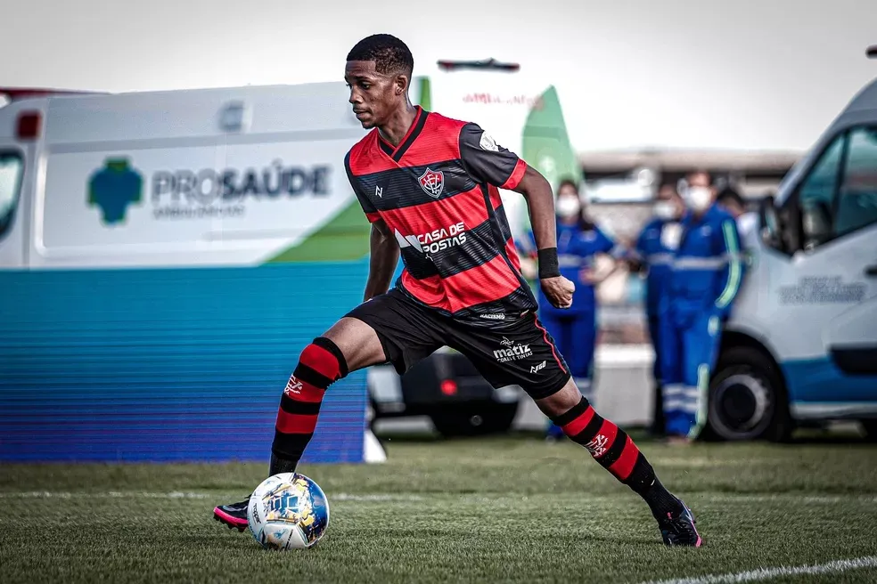 Formado na base rubro-negra, Pedrinho  chegou ao Vitória aos 12 anos