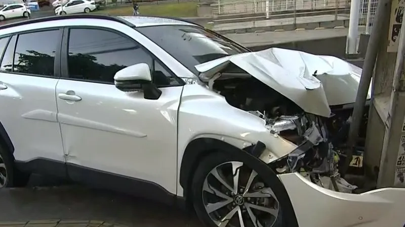 o carro foi deixado no local para que possa ser realizada perícia