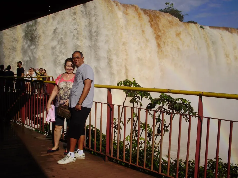 O Portal A TARDE conta a história de um casal que não só engatou uma relação após os 50 anos, como também comprovou que distância não é um fator impeditivo.