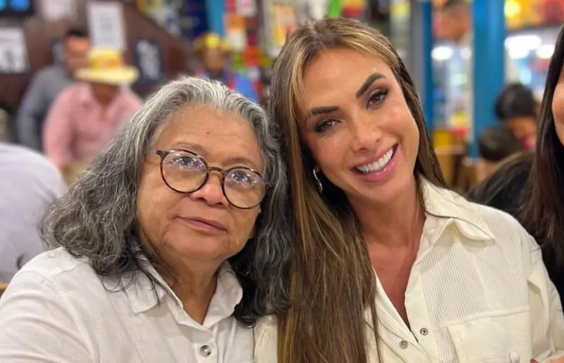 Imagem ilustrativa da imagem Nicole Bahls encontra Marlene Mattos e elogia: "Me trata muito bem"