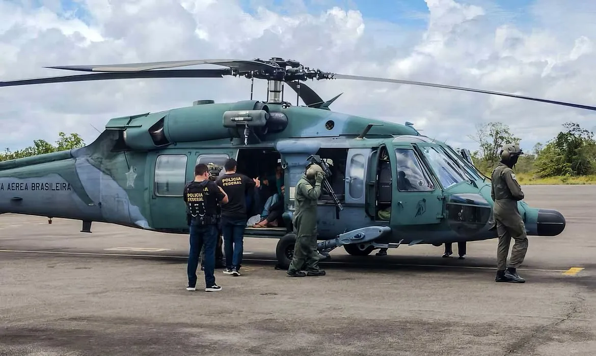 Militares das Forças Armadas, agentes da Polícia Federal e servidores do Ibama participaram das ações