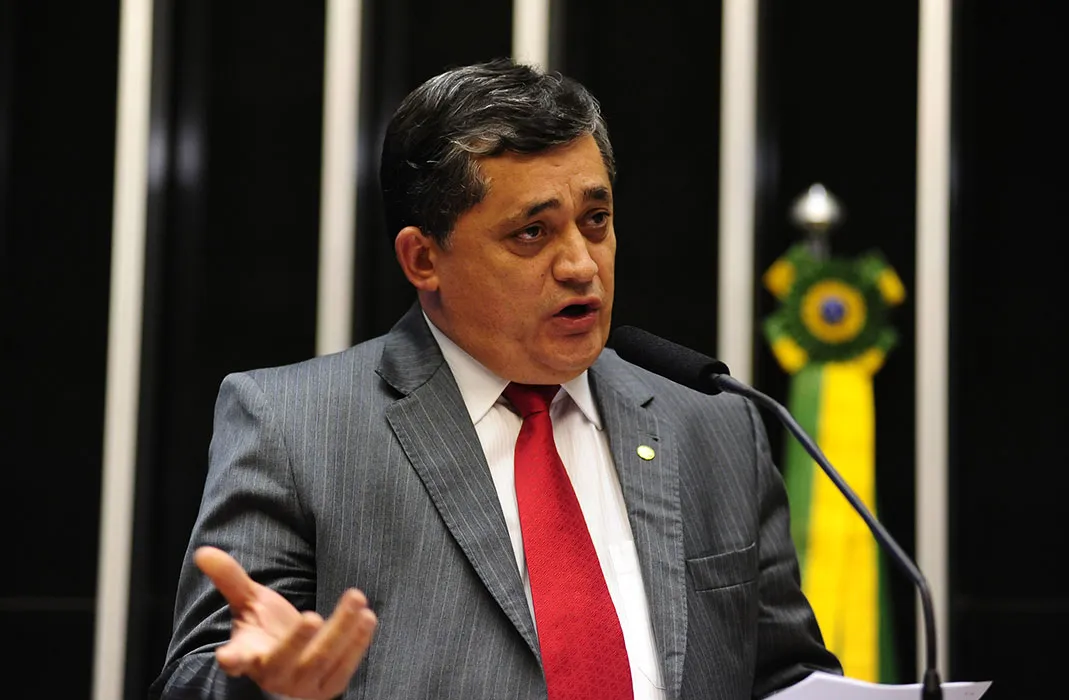 Para José Guimarães, quadros de esquerda que reclamam do espaço ganhado pelo centrão no governo deveriam rever seus conceitos