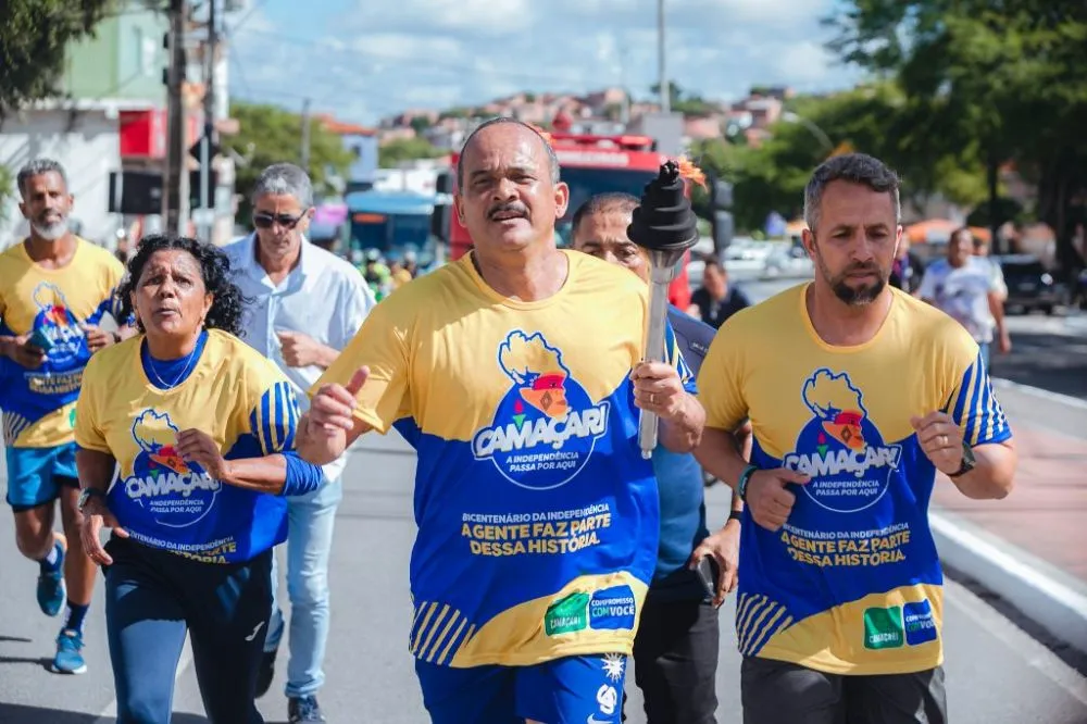 Prefeito Elinaldo Araújo participou da corrida ao lado de 33 atletas