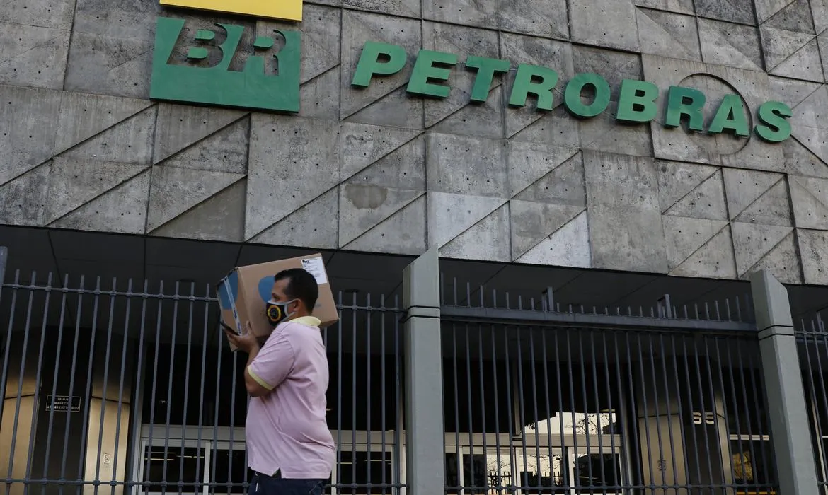 A distribuição de 45% do fluxo de caixa livre só será aplicada quando a dívida bruta da Petrobras