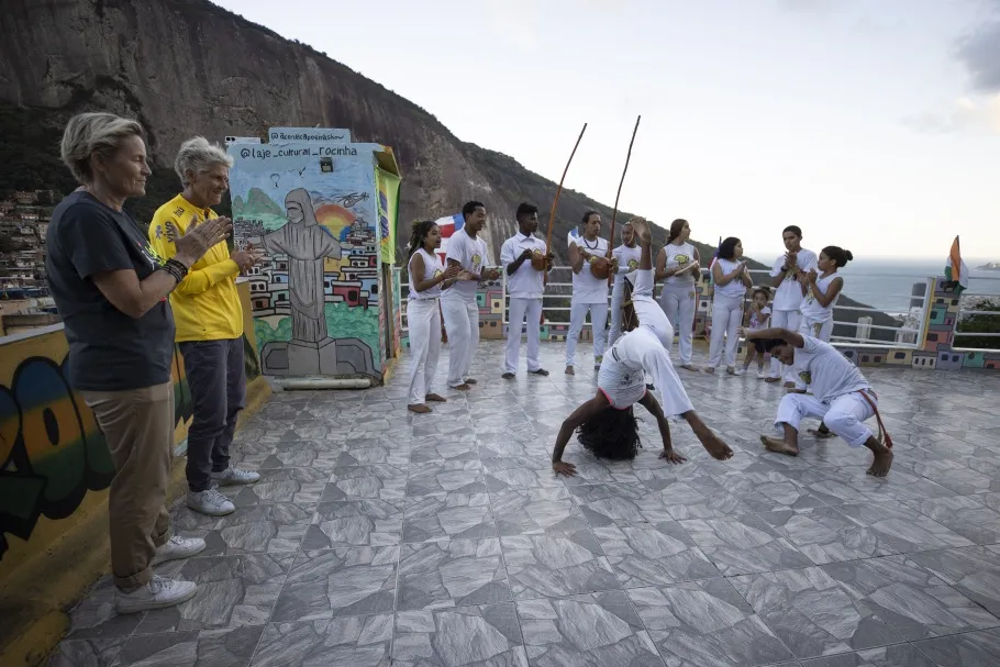 Na Rocinha, Pia Sundhage visitou projetos sociais