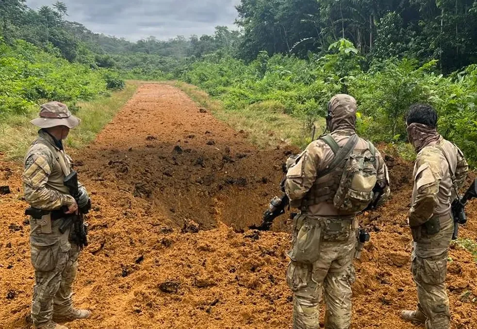 Imagem ilustrativa da imagem Pista de pouso clandestina em terra Yanomami é destruída pelas FA