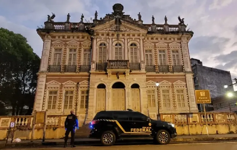 Sete mandados foram cumpridos na  Prefeitura de Ilhéus,  residências e estabelecimentos comerciais de servidores públicos