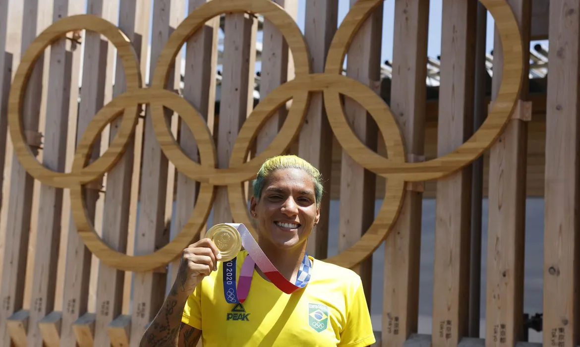 Em busca do bicampeonato olímpico, a nadadora baiana Ana Marcela Cunha foca nas Olimpíadas de Paris 2024