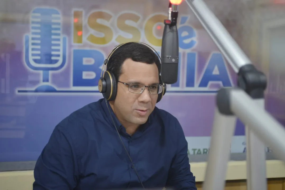 Thiago Dantas deu entrevista ao Isso é Bahia, da A TARDE FM, nesta quarta-feira, 7