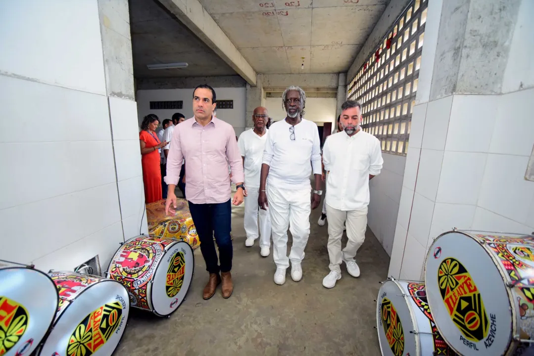 Bruno Reis e Pedro Tourinho visitaram sede do Ilê Aiyê ao lado do Vovô do Ilê