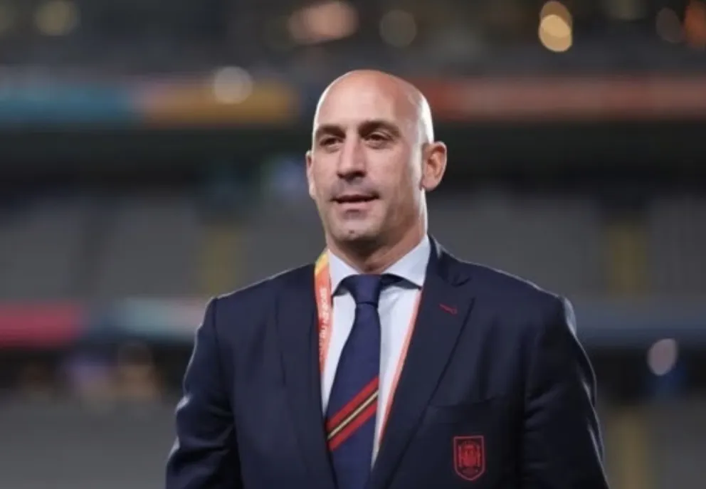 Rubiales deu um beijo na boca da jogadora, na premiação da Copa do Mundo