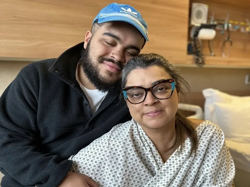 Preta Gil postou foto com o filho, Francisco Gil, antes de entrar em cirurgia