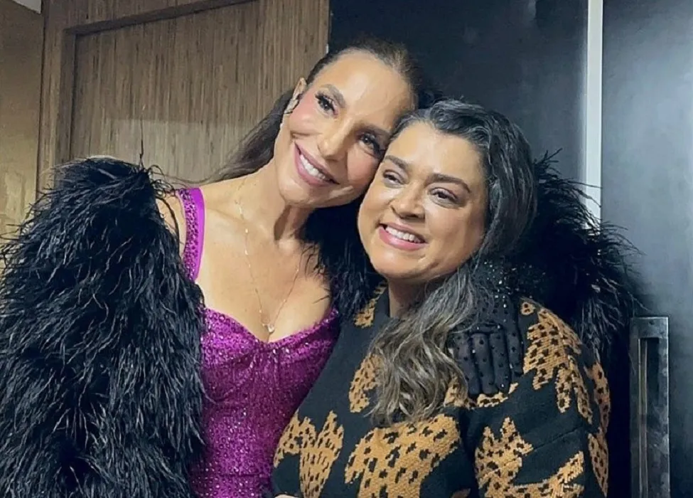 Preta recebeu homenagens e abraços de Ivete durante a apresentação