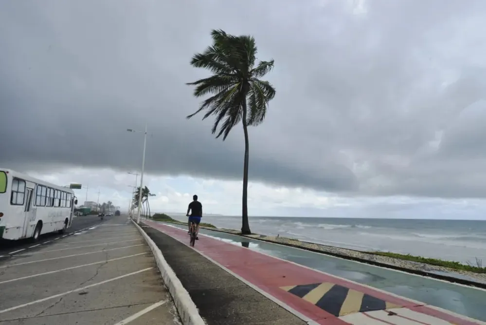 Entre Sábado e domingo, a previsão é de tempo nublado com chuva