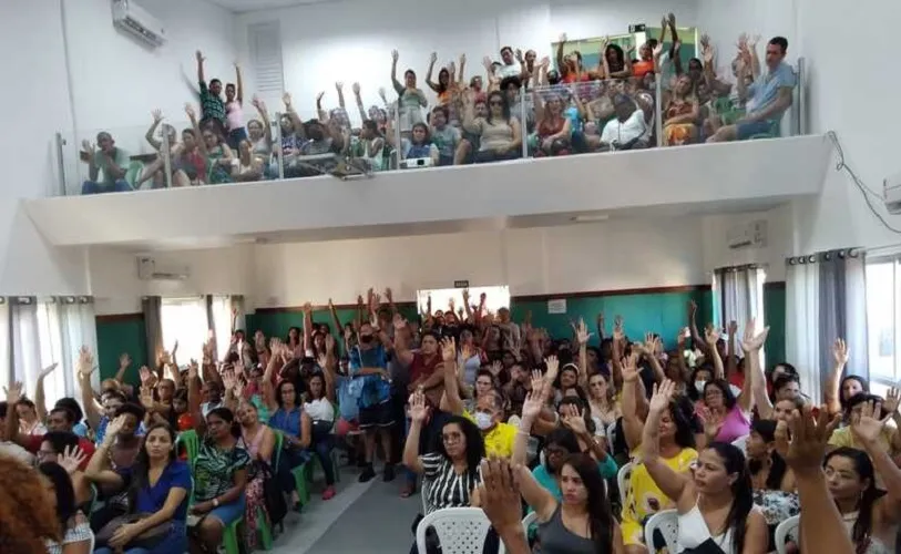 Trabalhadores da Educação em assembleia para decidir futuro da classe no município