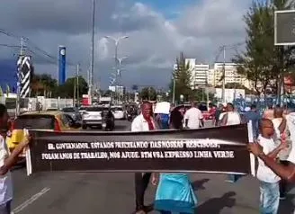 Engarrafamento já passa do bairro Portão, para quem segue em direção a Salvador