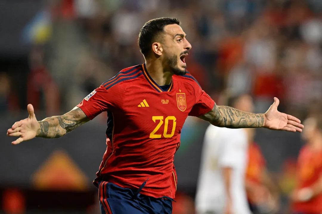 Joselu comemora após marcar com com a camisa da Espanha