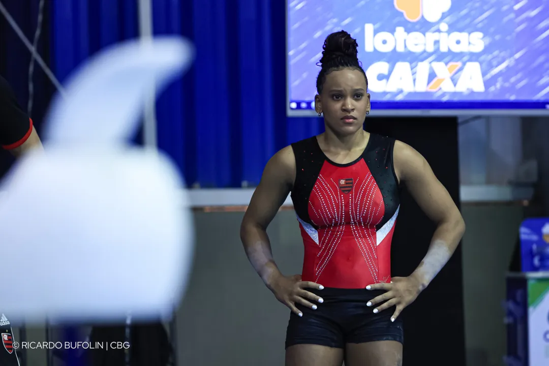 Rebeca Andrade, atleta do Flamengo, foi a a presença mais festejada pelos alunos que estiveram na Arena de Esportes da Bahia