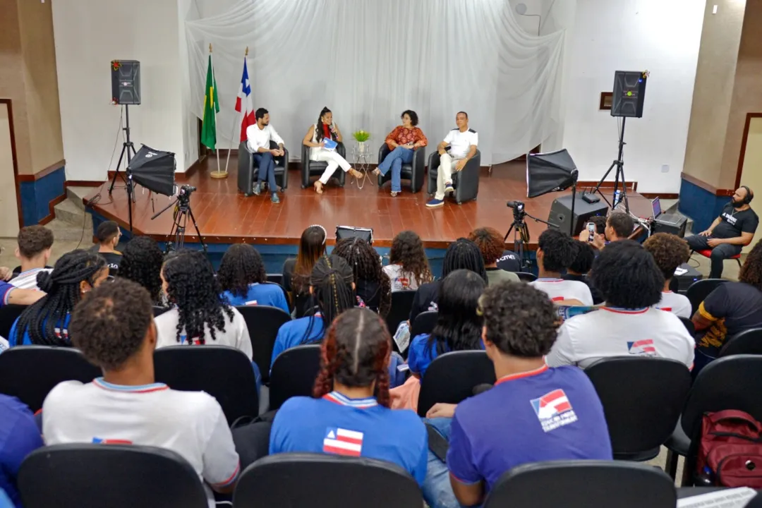 Programa contou com a presença dos historiadores Rafael Dantas,
Marianna Farias e Jair Cardoso