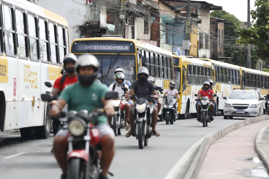 Rodoviários foram assaltados na ida para a garagem em Salvador