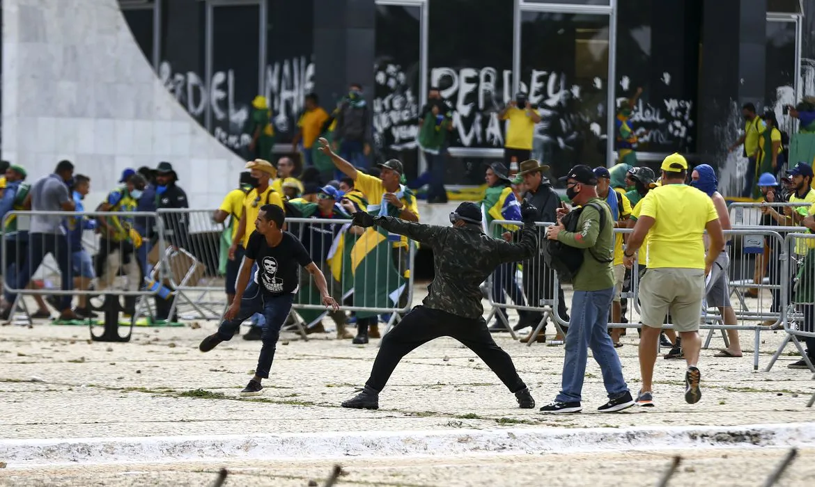 Grupo vai responder na Justiça pelos ataques aos Três Poderes, em Brasília