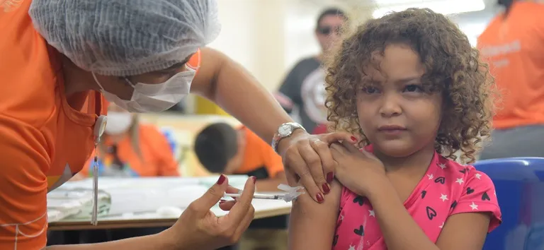 Vacina  injetável da Polio será usada no próximo ano