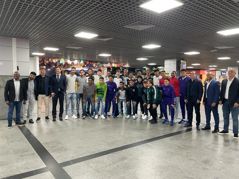 Seleção Brasileira Sub-15 desembarcou em Salvador na manhã desta segunda-feira, 26
