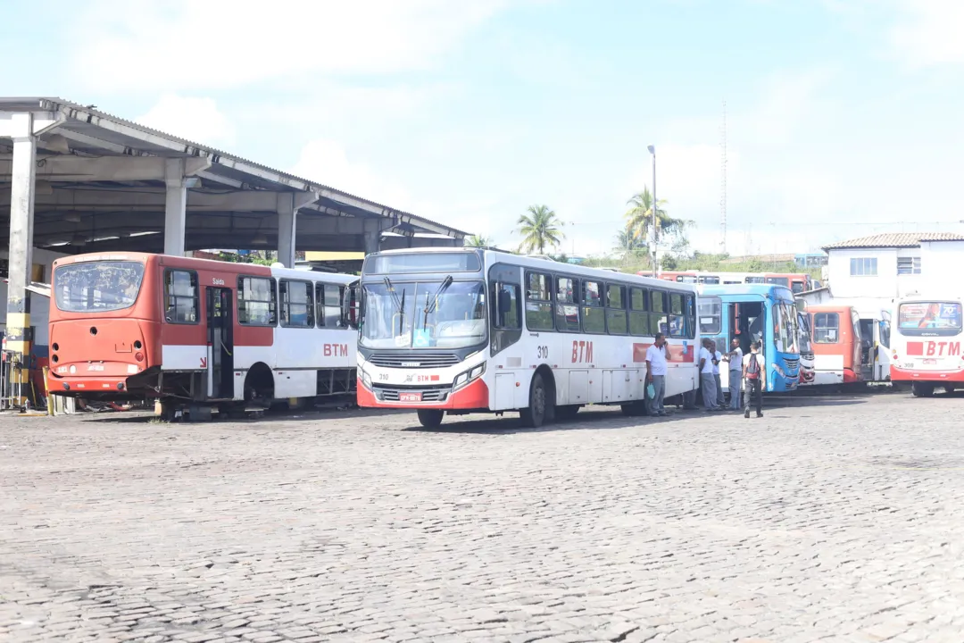 Ônibus da empresa Bahia Transporte Metropolitano (BTM)