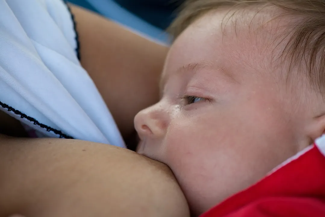 A decisão do TST amplia o prazo de amamentação de 18 para até 24 meses do bebê