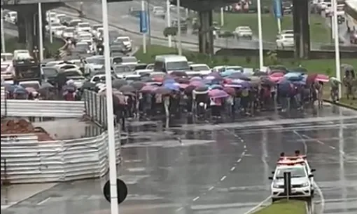 Servidores municipais protestam por reajuste