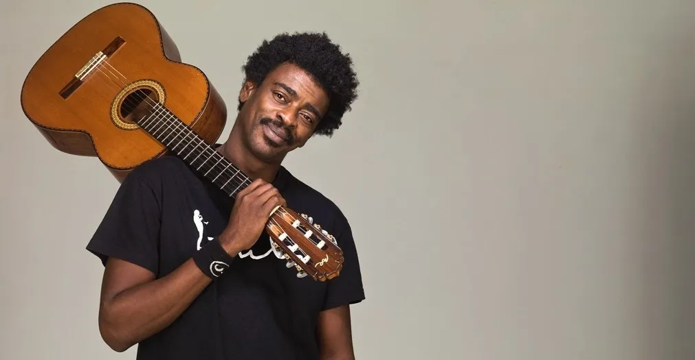 Cantor carioca Seu Jorge é a terceira atração confirmada no Festival Virada 2024 em Salvador