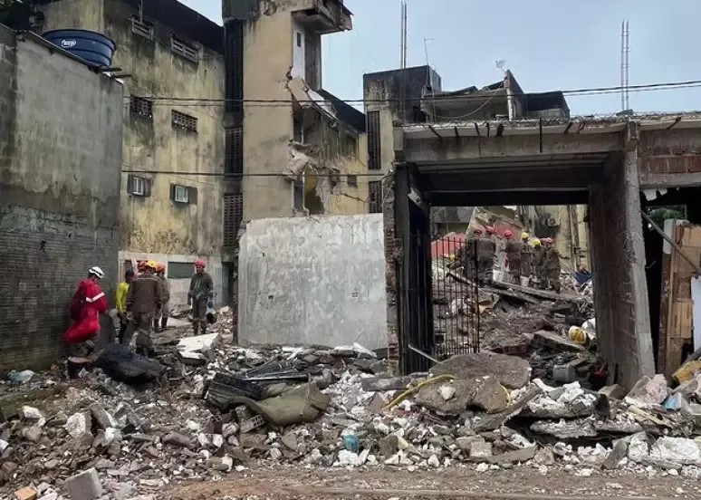 Imagem ilustrativa da imagem Sobe para 9 o número de mortos em desabamento no Grande Recife