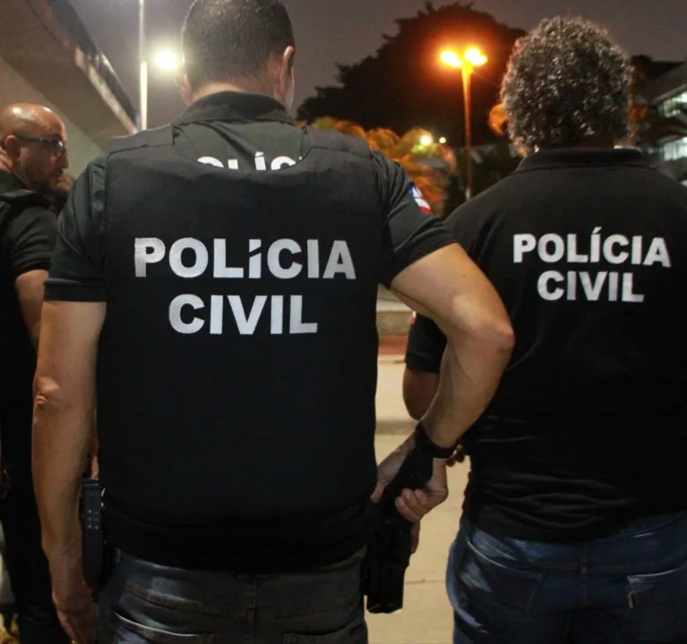 Na ação, o suspeito também foi autuado por falsidade ideológica e falsificação de documento
