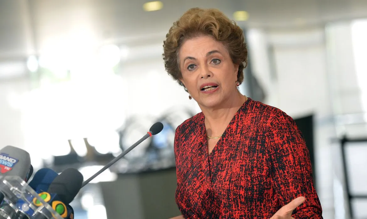 Dilma e os integrantes de seu governo foram acusados pelo MPF de improbidade