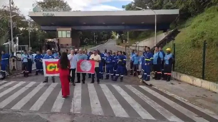 Imagem ilustrativa da imagem Terceirizados da Coelba fazem protesto por falta de pagamento