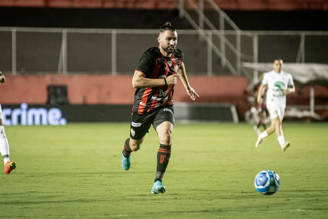 Léo Gamalho em campo pelo Vitória