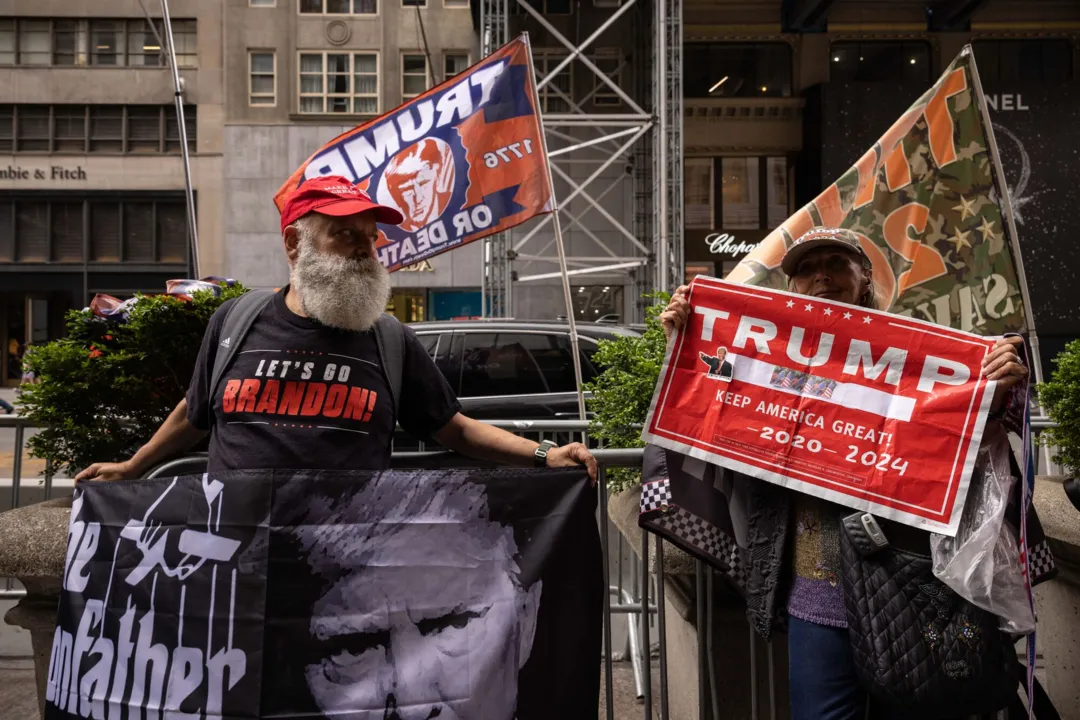 Apoiadores de Trump protestam em Nova Iorque