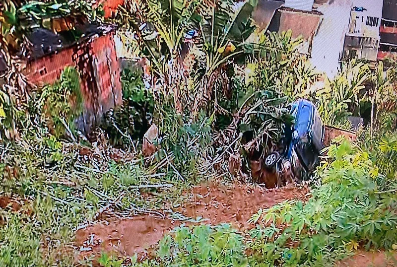 Caso aconteceu na manhã de segunda. Ninguém ficou ferido.