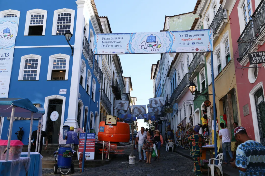 Programação inclui mesas de debates, bate-papos, lançamentos de livros e shows