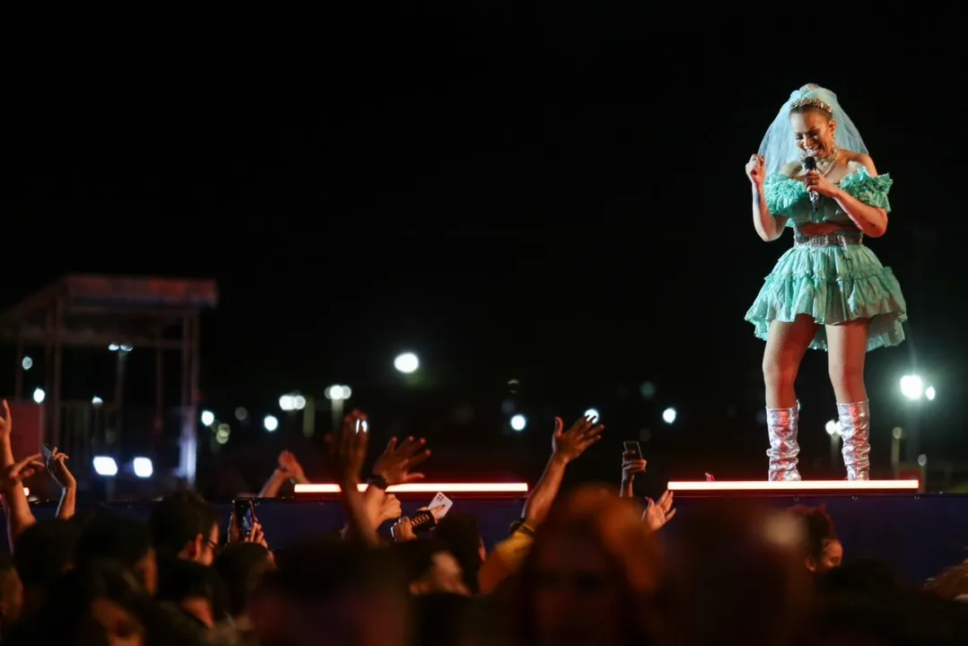 Cantora se apresentou neste sábado no Parque de Exposições