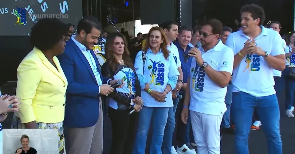 Jorge Messias, a deputada federal Benedita da Silva e os organizadores da Marcha para Jesus