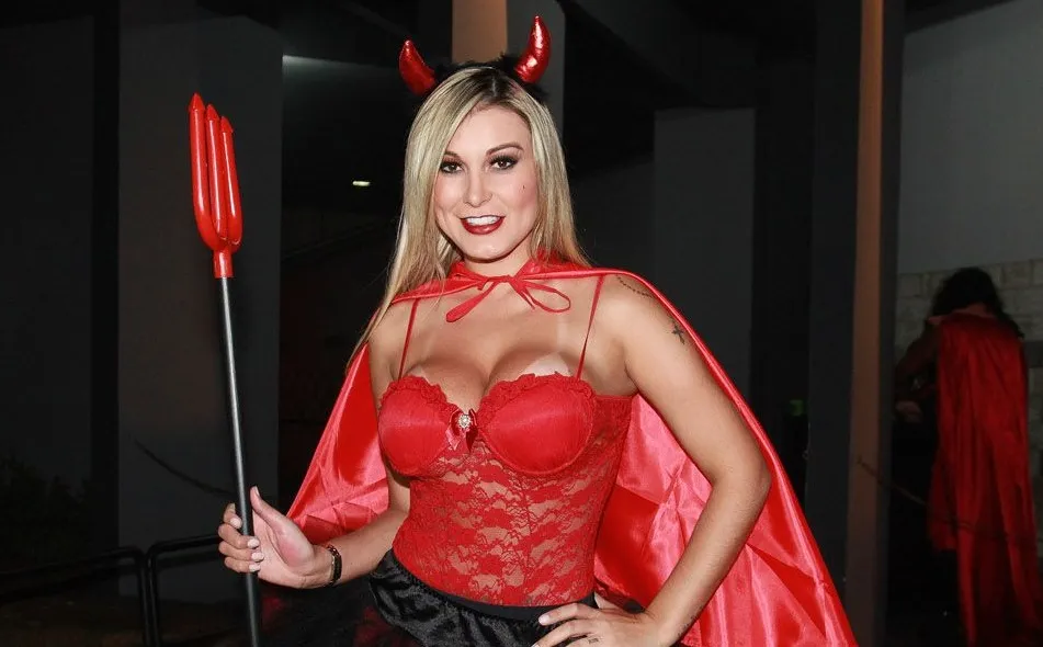 Imagem ilustrativa da imagem Vídeo: "Não tenho medo de ir para o inferno", diz Andressa Urach