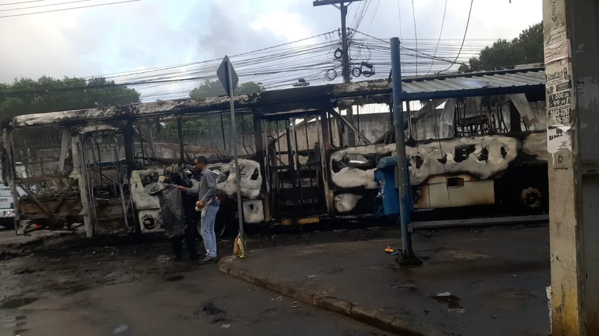 Corpo de Bombeiros foi acionado e conseguiu controlar as chamas