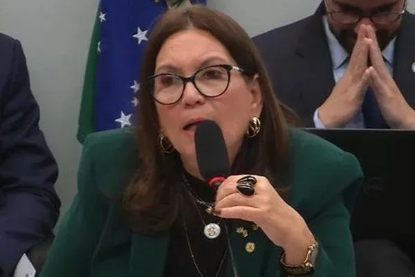 Bia Kicis causou 'climão' ao não reconhecer deputada em audiência