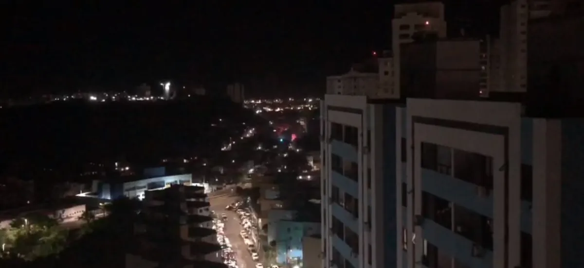 Guerra de fogos  no bairro do Imbuí, em Salvador