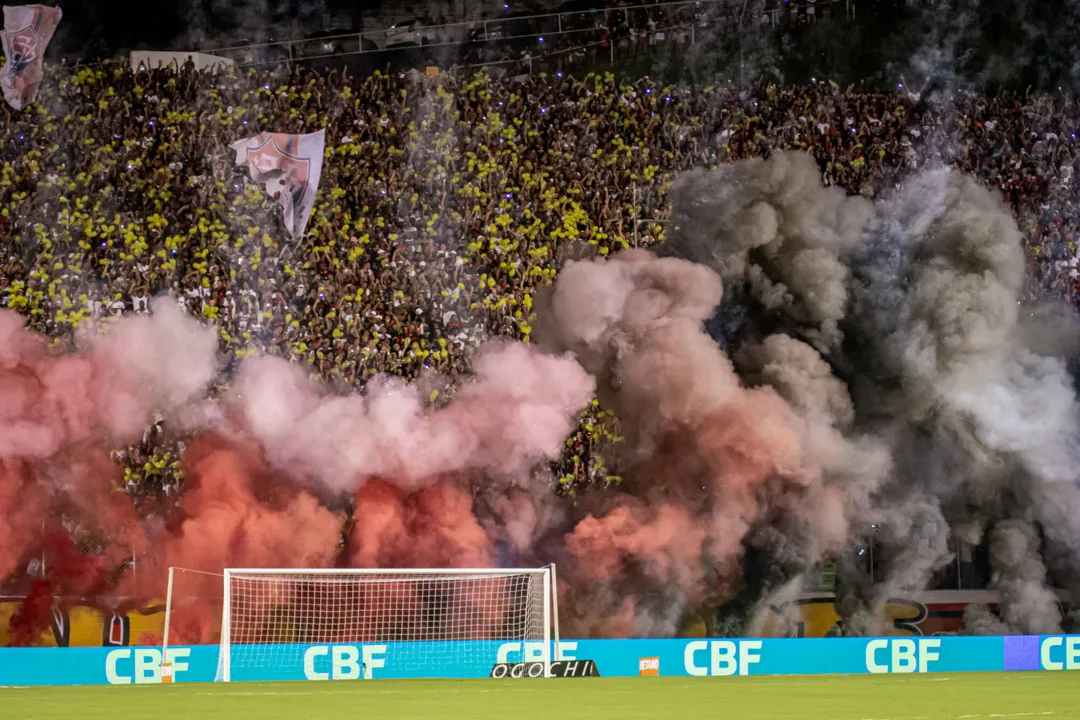 Torcida rubro-negra vem dando espetáculos no Barradão