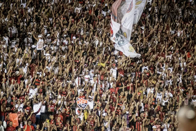 Torcida Rubro-Negra tem sido fundamental para a campanha do Vitória na Série B