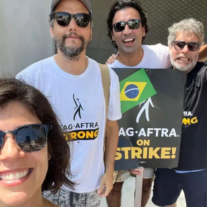 Ator foi visto usando camisa da SAG-Aftra, sindicato dos atores e radialistas dos EUA